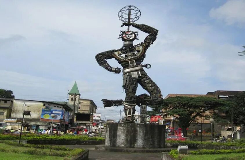 Город дуала. Город дуала камерун. дуала камерун достопримечательности. камерун музей в дуале. камерун дуала фото.