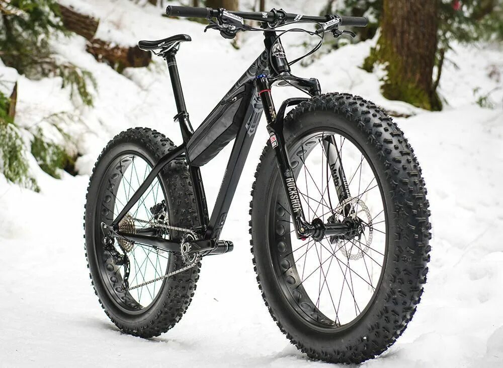 Fat bike 26. Велосипед фэтбайк Stark. Электро фэтбайк 26. Фэтбайк Crosse f270. Электровелосипед фэтбайк БМВ черный.