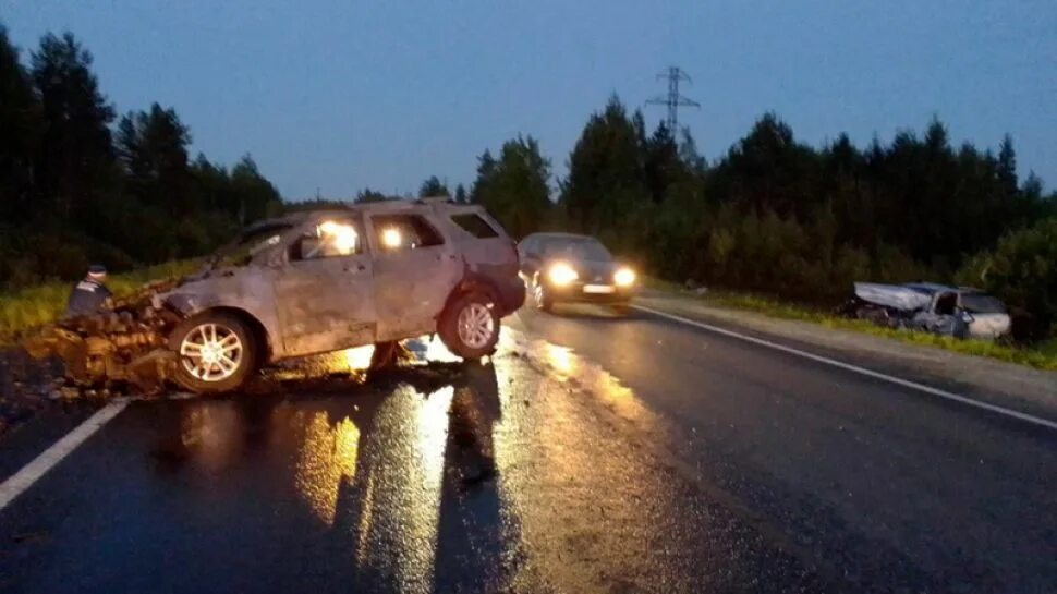 ДТП В Архангельской области вчера на трассе м8. Авария Северодвинск Архангельск 18 августа. Машина на трассе. Вечером в 19 30