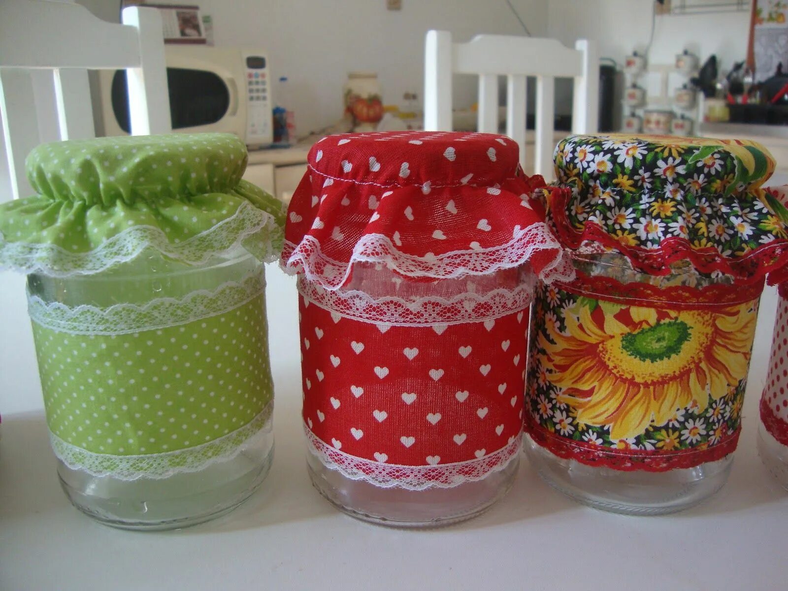 полезные поделки из пластиковых бутылок. украсить баночку. декорированные баночки. из пластиковых баночек. поделки из пластиковых ведер.