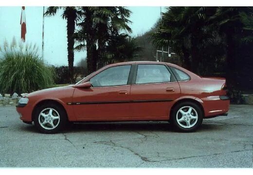 Опель вектра б 1.8 купить. Опель Вектра 1997 хэтчбек. Vectra a 1.6 i Opel 1995 sedan MD. Opel Vectra i500. Опель Вектра хэтчбек 1995.