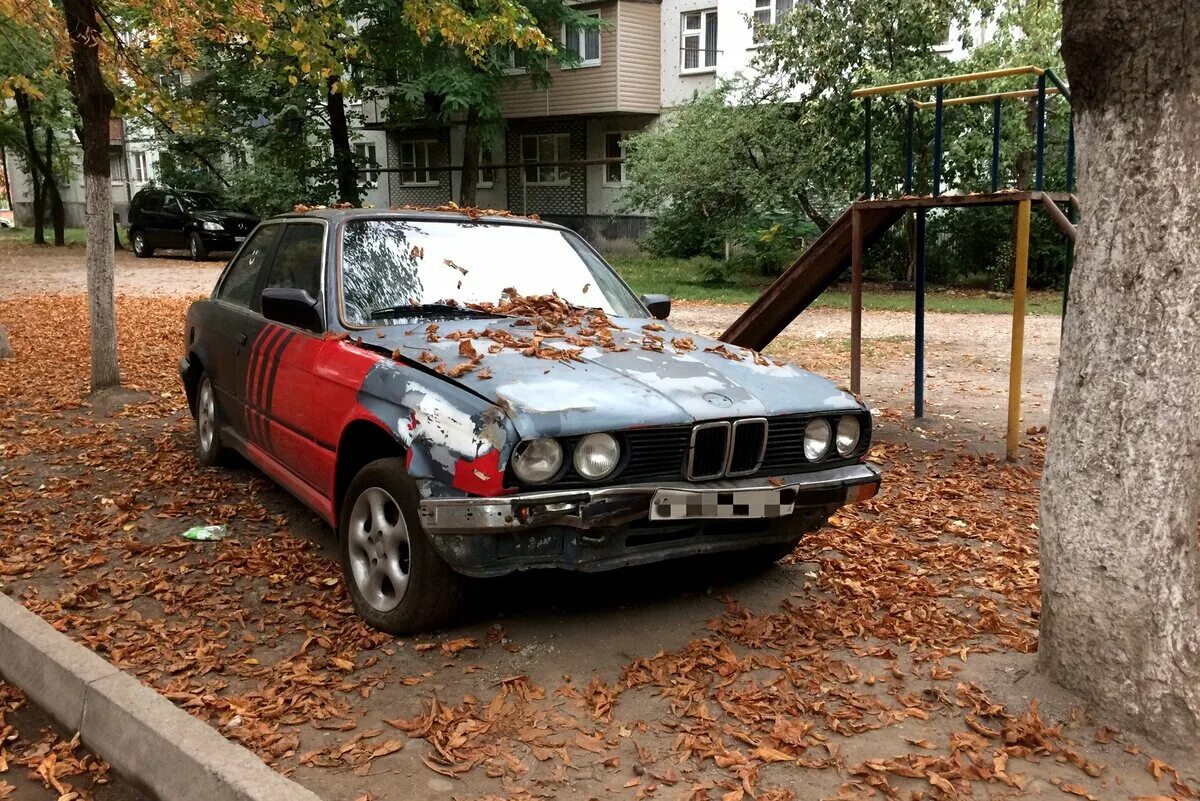 Тяжелая жизнь старых. БМВ е30 ржавая. BMW e34 заброшенная. БМВ е34 заброшенная. BMW e34 ржавая.