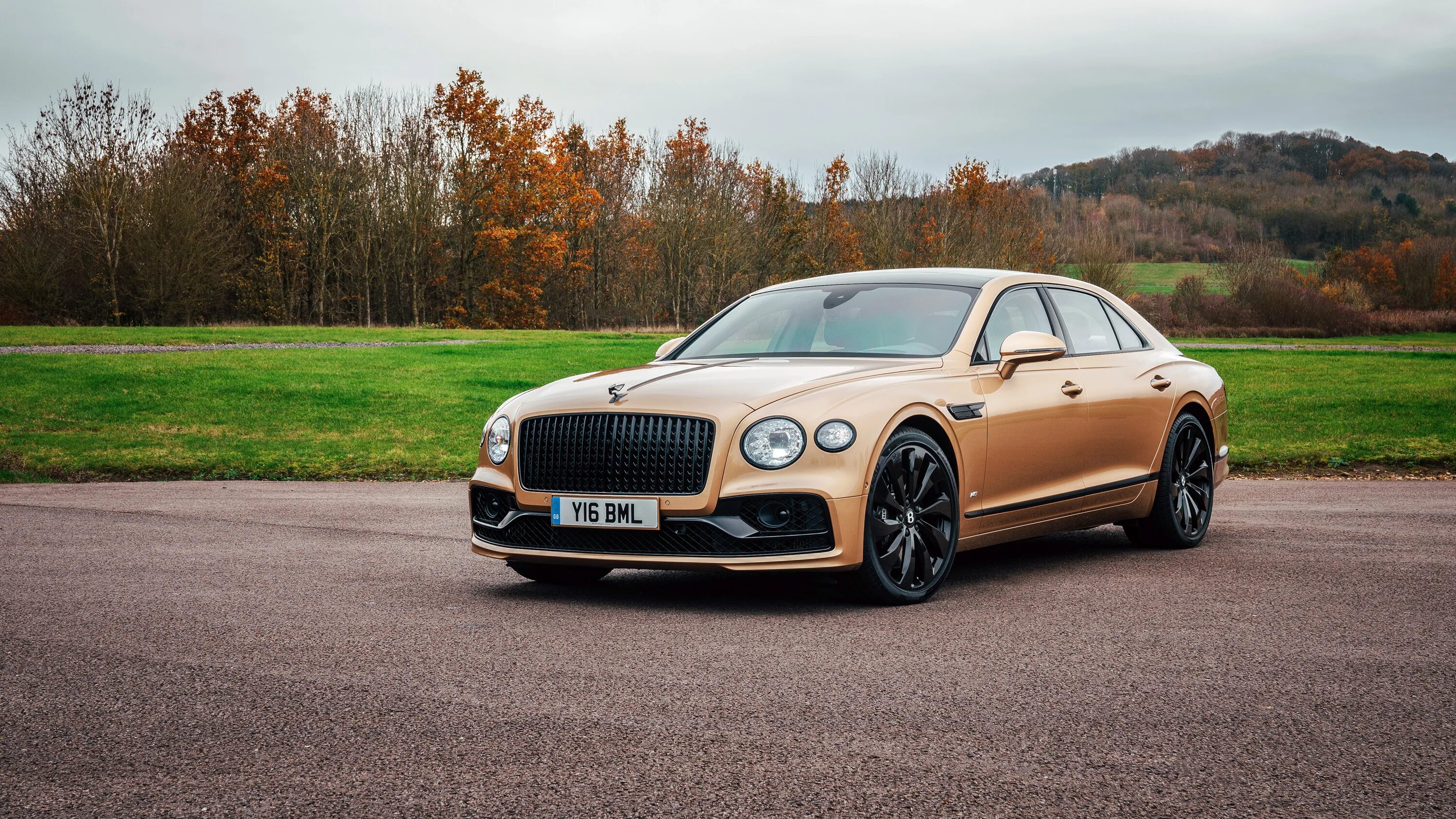 Brown car. Bentley Flying Spur v8 2020. Bentley Flying Spur 2021. Bentley Flying Spur v8. Бентли Flying Spur 2021.