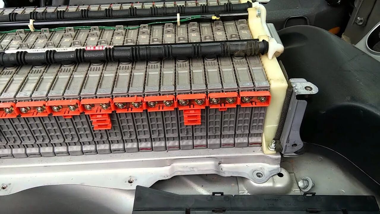 Тойота Приус гибрид батарея. Батарея Тойота Приус 20. Toyota Prius 20 Hybrid Battery. Prius Plus 2013 батарея.