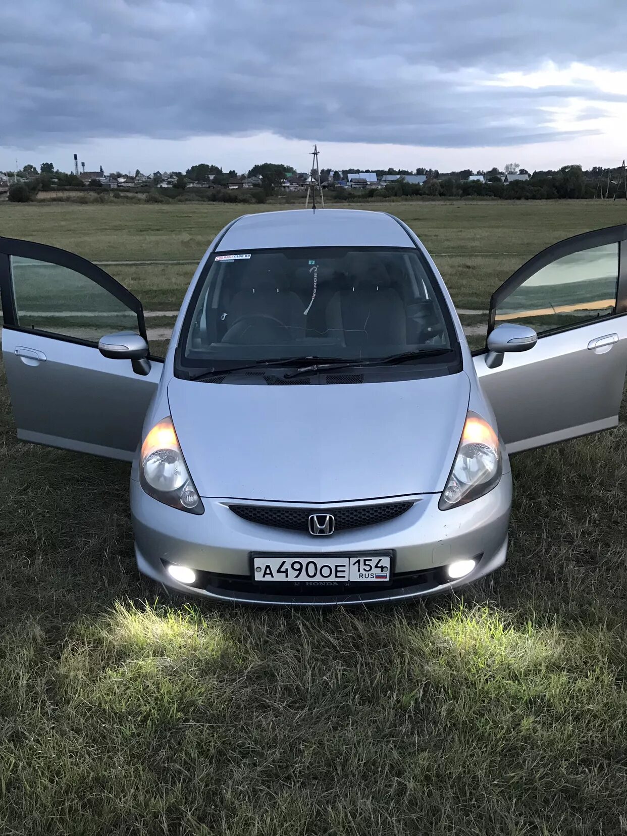 Honda Fit 2004. Хонда фит 1.3. Honda Fit 2 поколение противотуманки. Фит 2004 года. Птф хонда фит