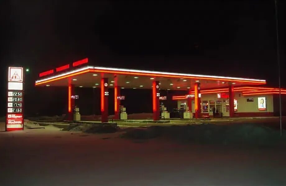 Старая азс в деревне. Деревенская заправка. Азс деревня. Азс деревня. Российская азс.