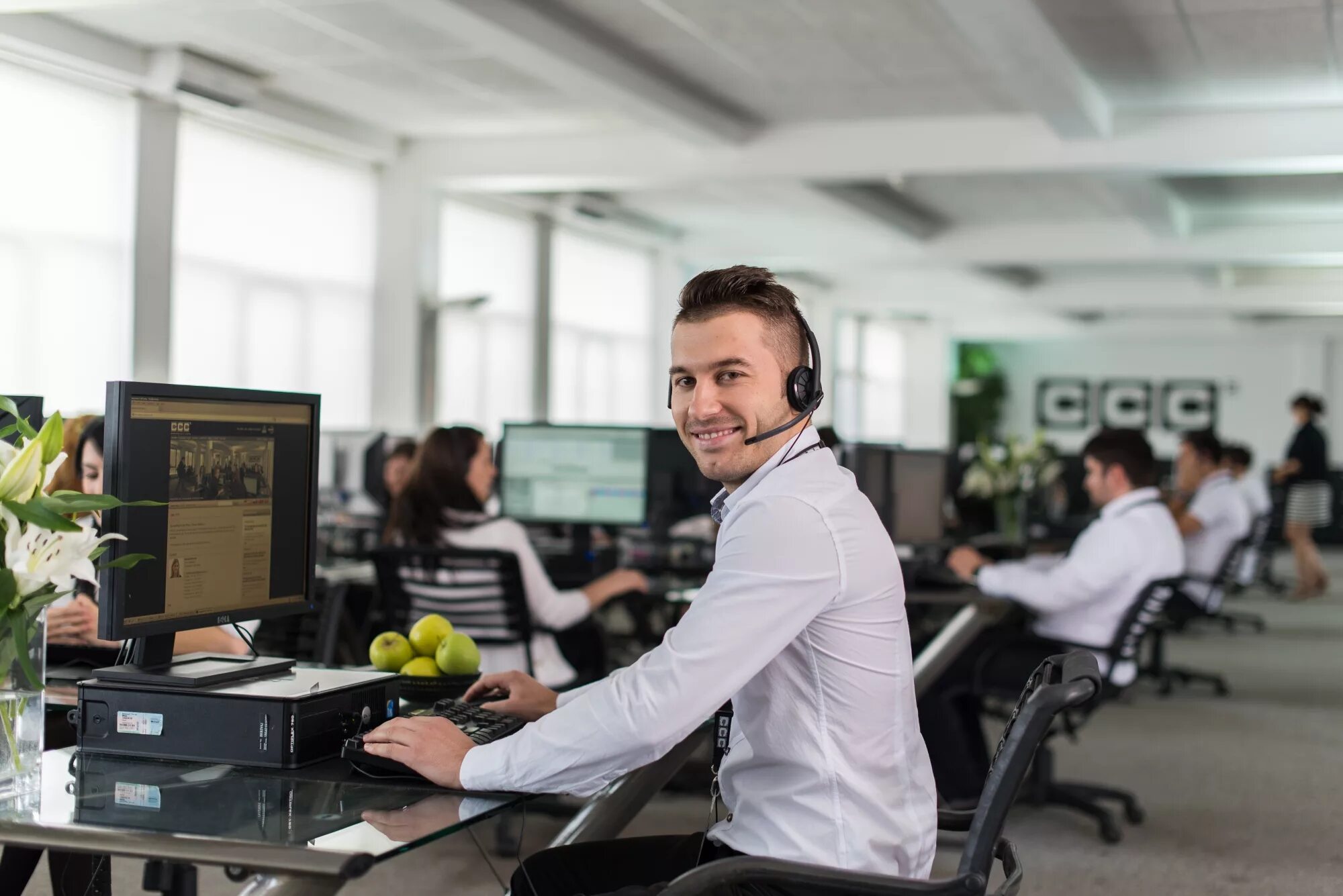 Колл центр кропоткин. Здание из фильма колл центр. самый большой call center в мире. менеджер сервисного центра. колл центр новый сезон дата выхода.