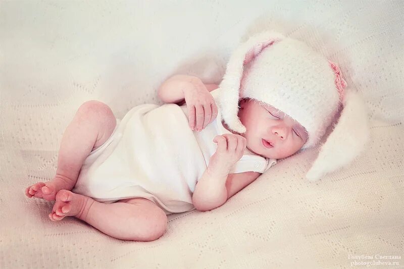первые дни новорожденного. одеть новорожденного на прогулку. одевать шапочку новорожденному дома. одевать шапочку новорожденному дома. одевать шапочку новорожденному дома.