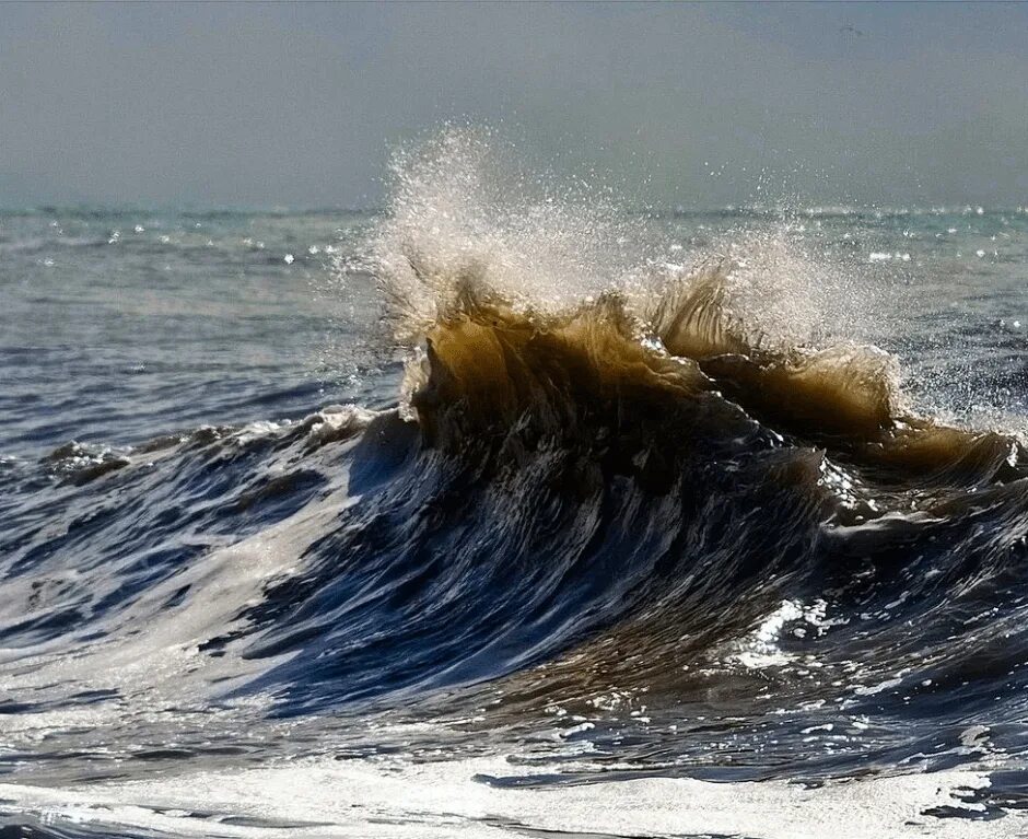 Песня черные волны черного моря. Черное море волны. Большие волны на море. Огромные волны в черном море. Вална чораи море.