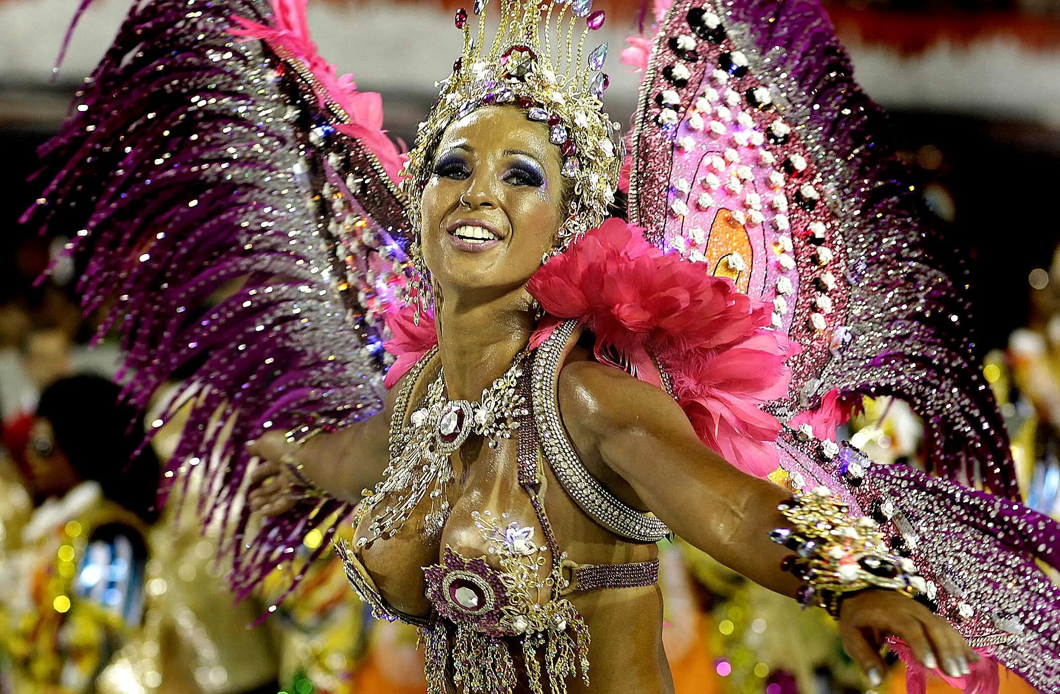 Карнавал в Рио-де-Жанейро. Карнавал в Рио-де-Жанейро (бразильский карнавал). Бразильский карнавал Бразилия. Бразильский карнавал в Рио.