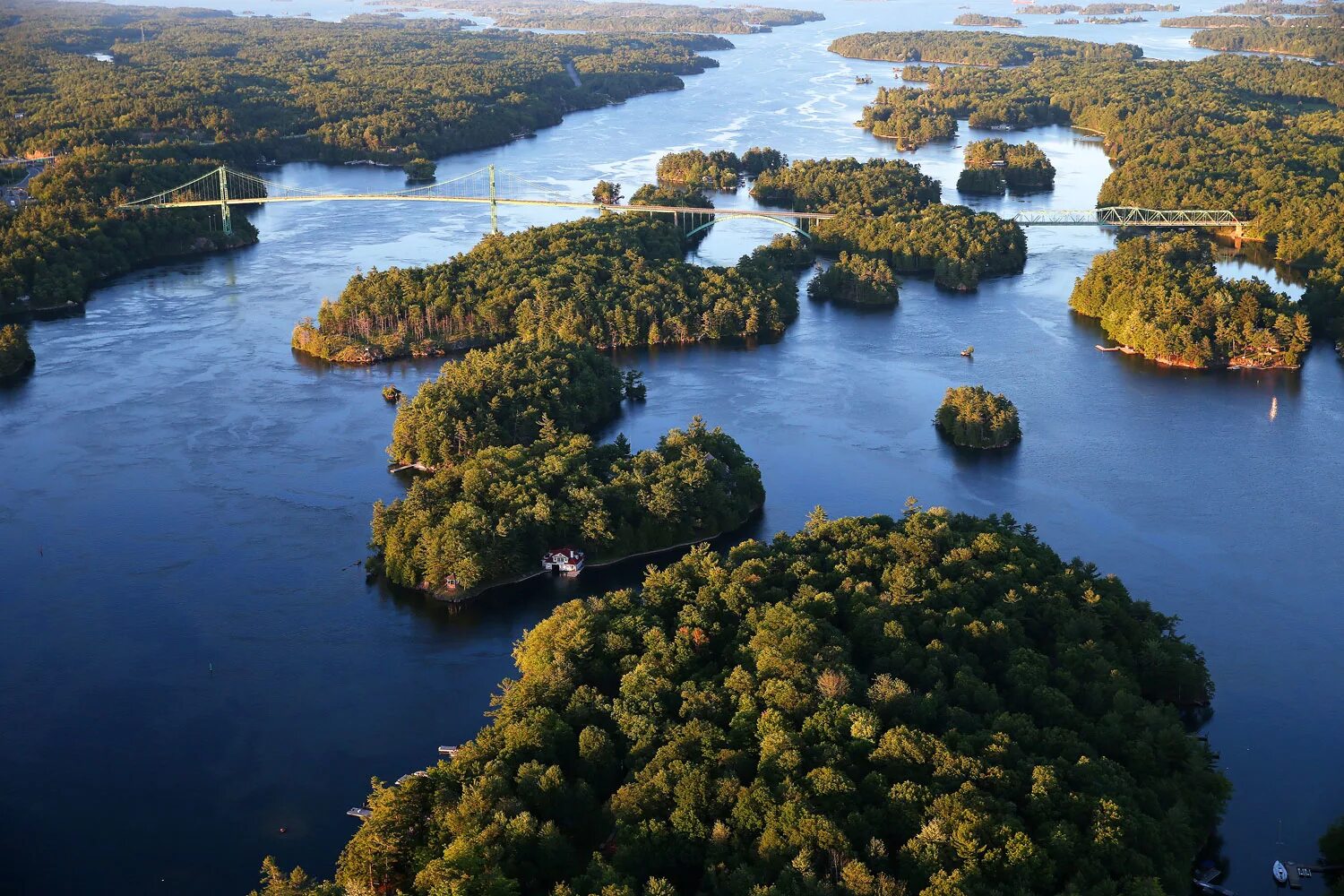 National island. Река св Лаврентия Канада. Река св Лаврентия 1000 островов. Эстуарий реки Святого Лаврентия. Тысяча островов (Онтарио).