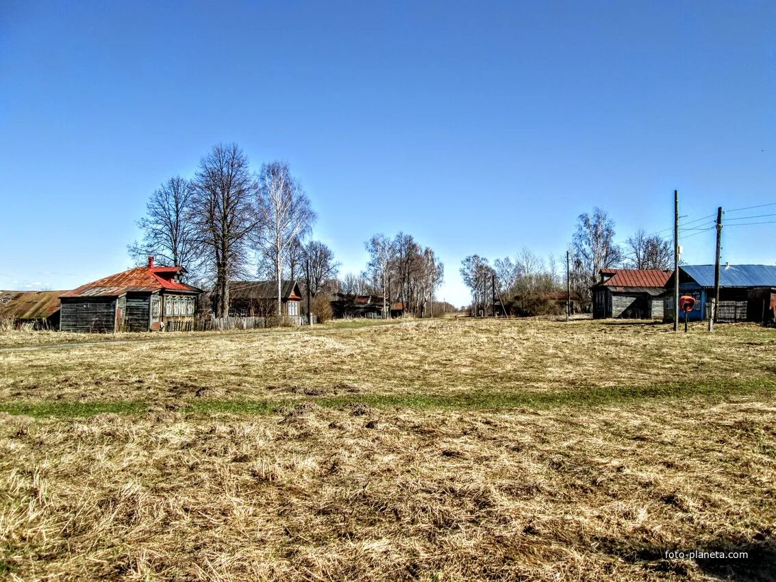 Red village. Деревня красная Коми. Нижегородская область Вачский район деревня красно. Деревня красный Камешок. Красное село деревня.