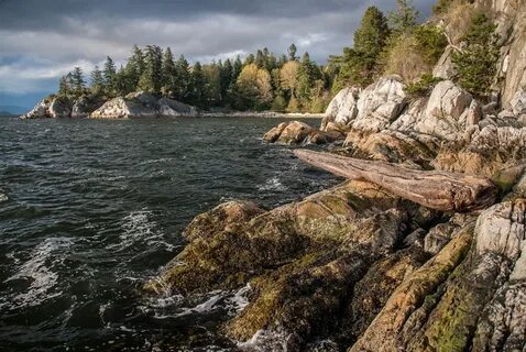 Белое море скалы