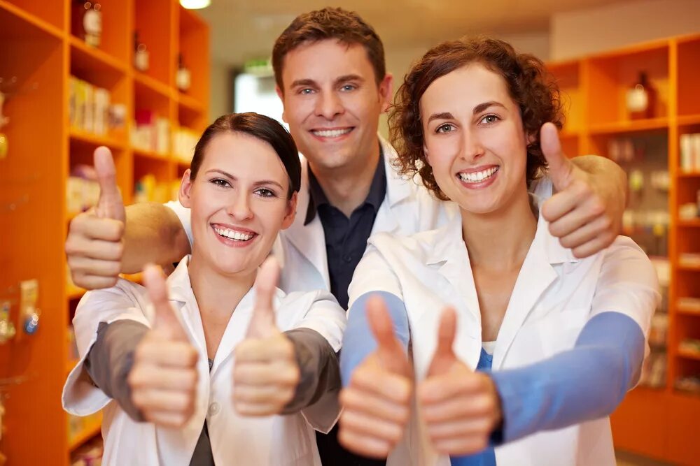 фармацевт. фармацевт и клиент. язык фармацевтов. консультирование фармацевта. аптека картинки.