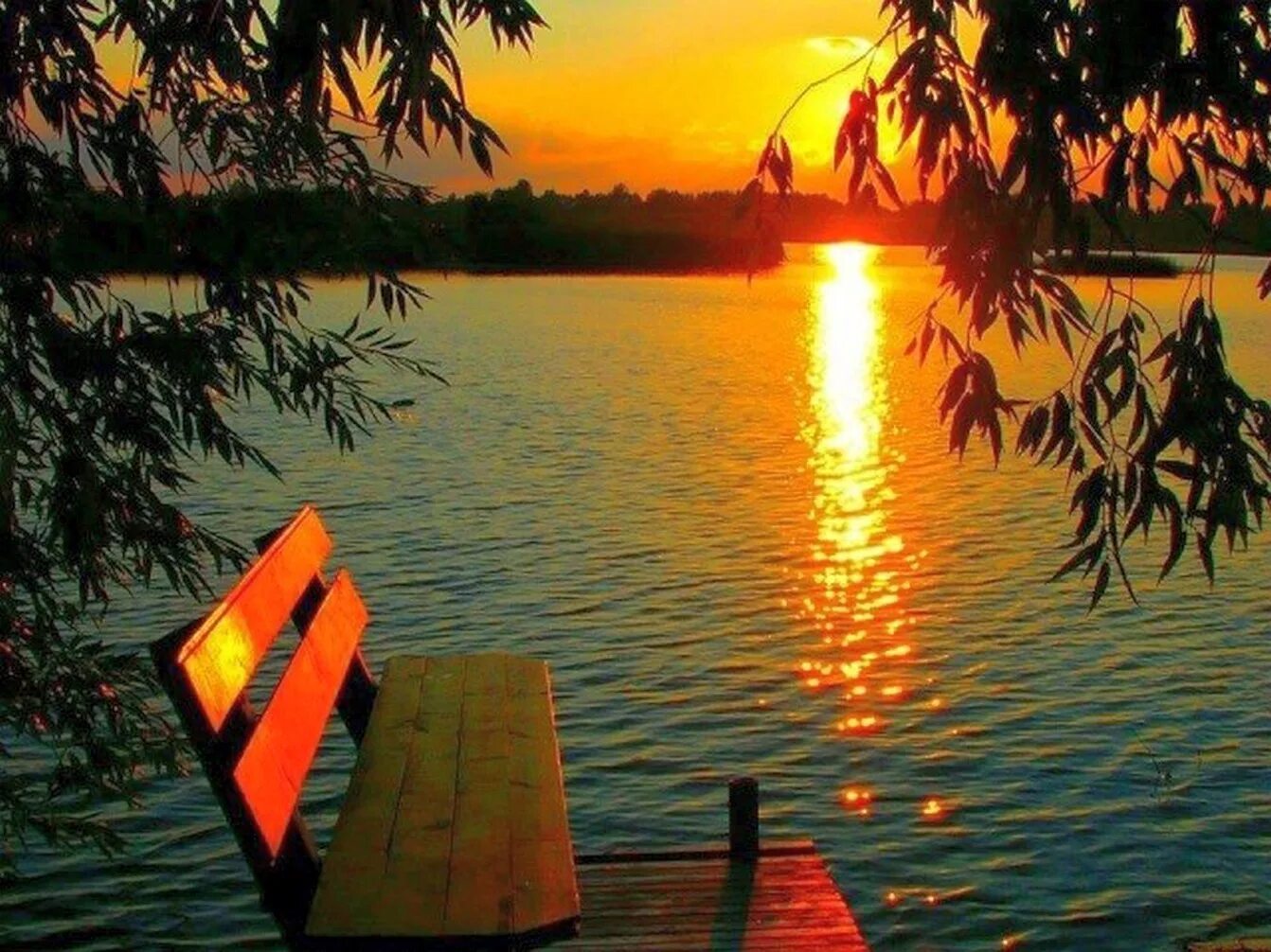 романтический ужин на берегу моря. превосходный вечер. красивого вечера. романтический. рестораны на берегу моря бланес испания.