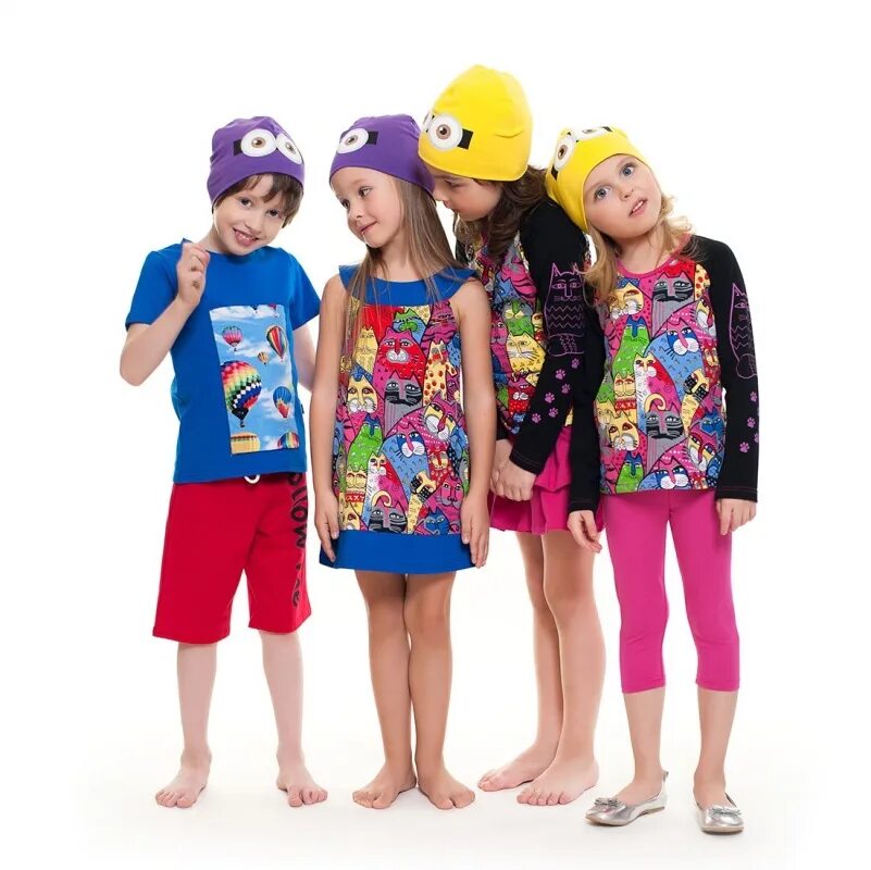 Дети в яркой одежде. Стильные дети. Олдос коллекция весна 2021. Одежда детям яркая. Счастливый ребенок.