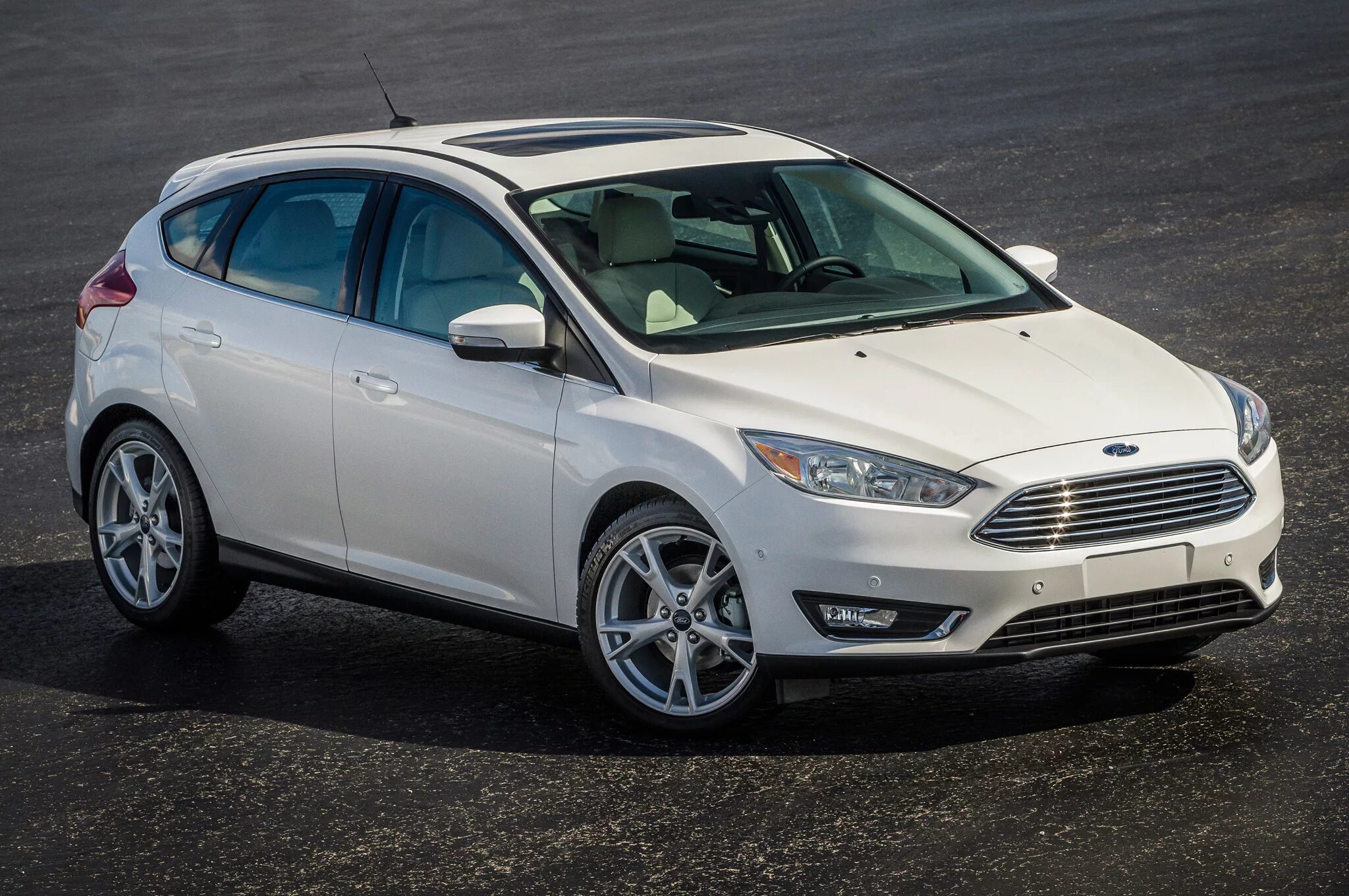 Форд фокус хлопок. Ford Focus 2015 хэтчбек. Ford Focus 3 хэтчбек 2015. Форд фокус 2016. Форд фокус 2015 Рестайлинг хэтчбек.