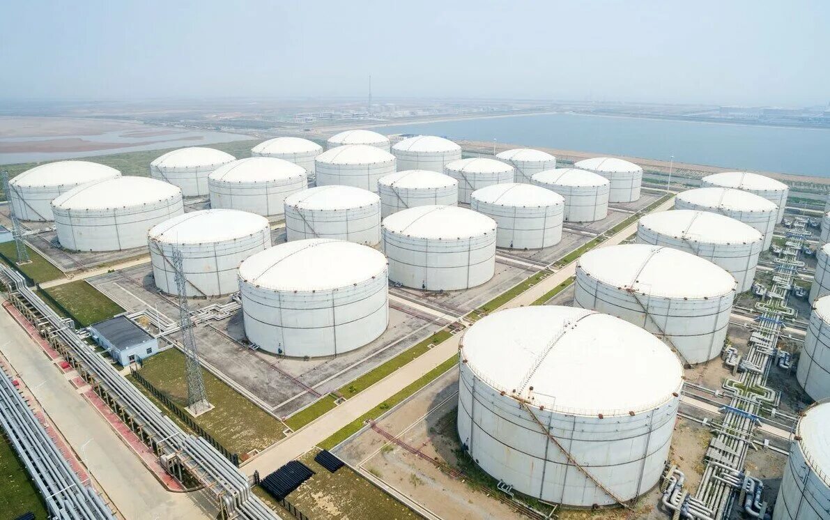 Организация хранения нефтепродуктов. Склад нефти нефтепродуктов резервуарный парк. Стальные цилиндрические резервуары для нефти и нефтепродуктов. Пнт петербургский нефтяной терминал. Самара перевалочная нефтебаза.