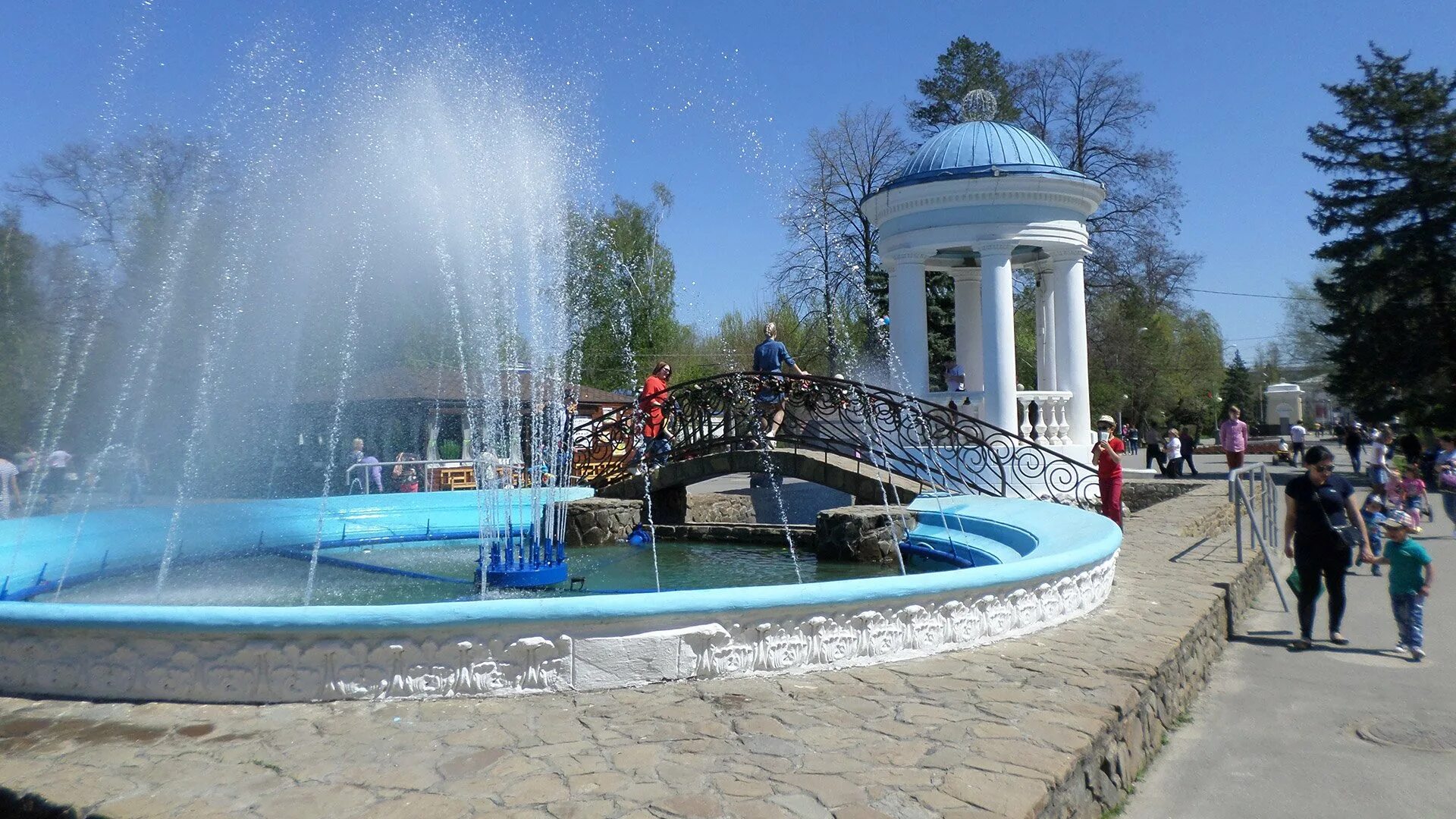 Парк Гидростроитель Волжский. Ротонда парк Гидростроитель Волжский. ПКИО Гидростроитель Волжский. Городской парк Волжский. Парк волжского сайт