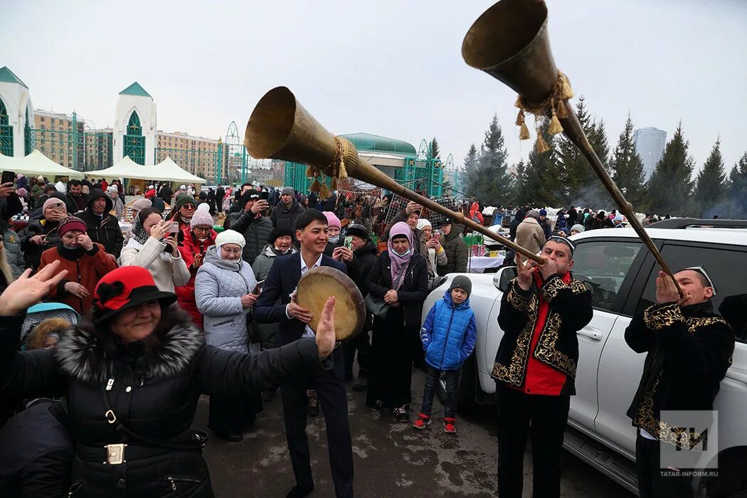 Навруз в татарстане 2024. Праздник весеннего равноденствия у мусульман. Весенние празднования. Празднование Навруза в Казани. Науруз праздник Казань 2022.