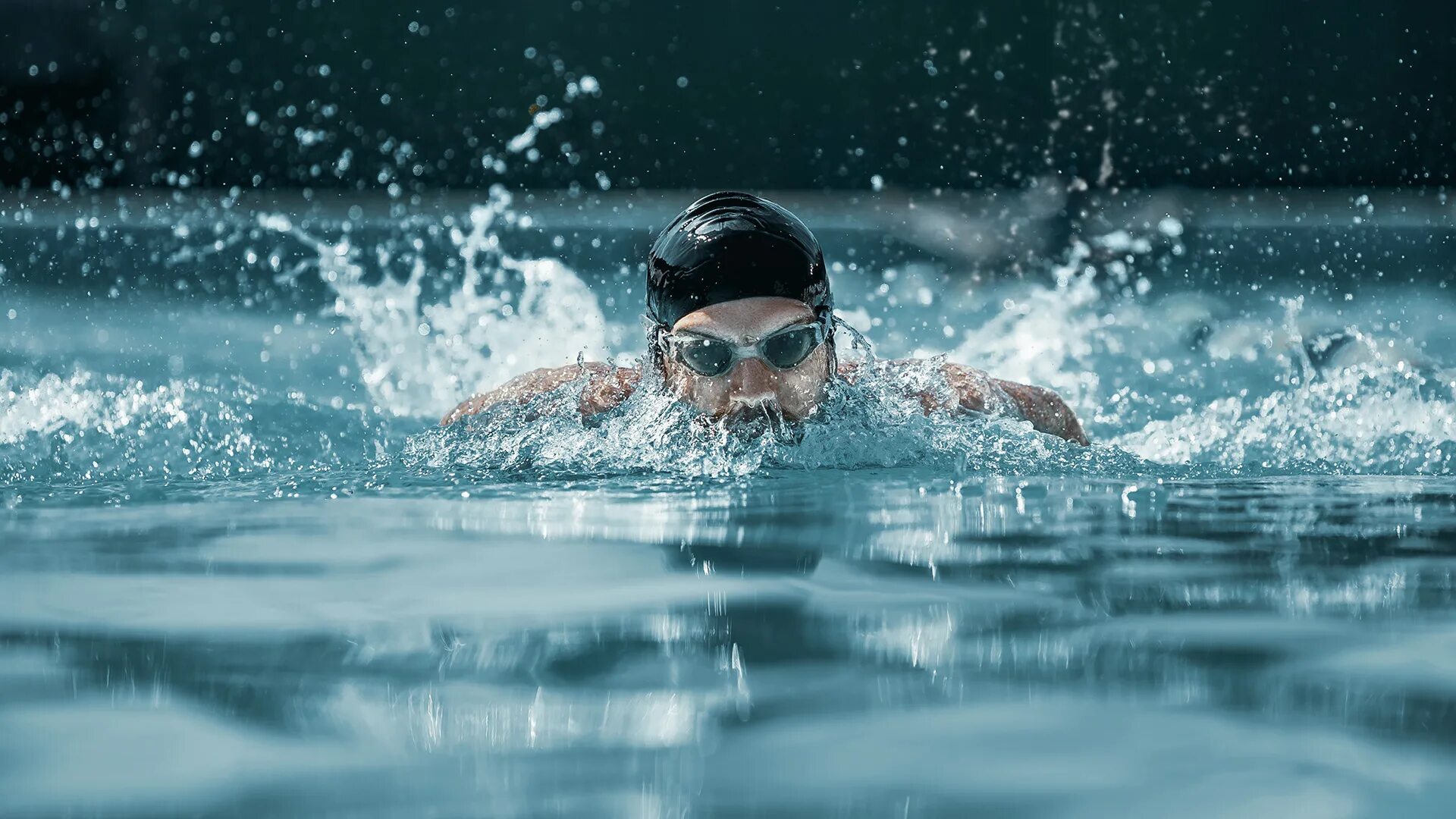 Stay in the swim the. Бассейн бирюза. Пловец в бассейне. Мужчина плывет. Stay in the swim the.