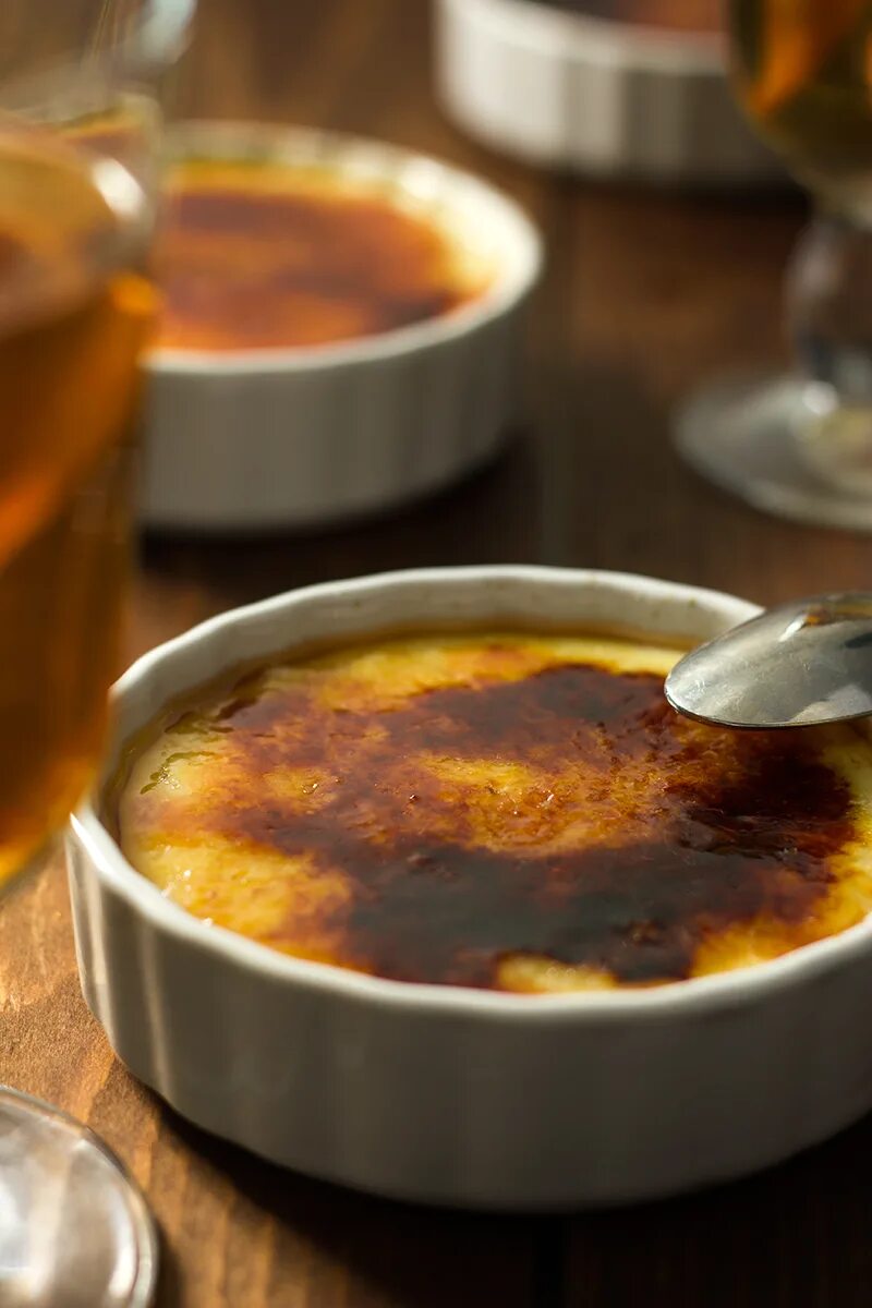 Crema Catalana десерт. Каталонский крем (crema Catalán). Крем брюле Каталана. Еда: каталонский крем. Крем каталана