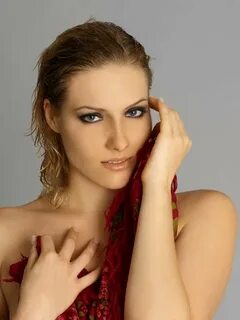 Олар әйелдерді трусика киген