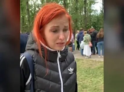 Одноклассницу пускают