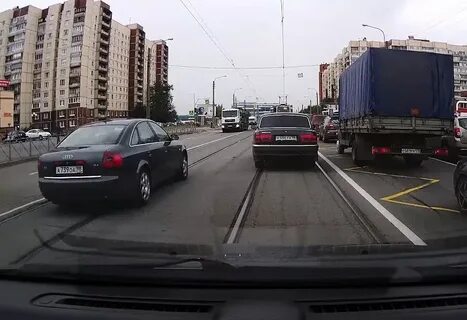 Выезд на встречную трамвайную полосу