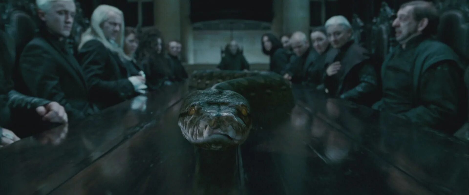 полет пожирателей смерти. пожиратели смерти дары смерти. пожиратель смерти полет гарри поттер. как летали пожиратели. пожиратели смерти и мракоборцы.