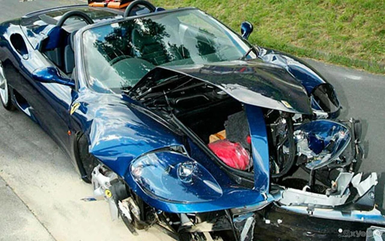 Поломанная машина. Lamborghini мурселаго аварии. Настоящие разбитые машины. Битые машины. Настоящие разбитые машины.