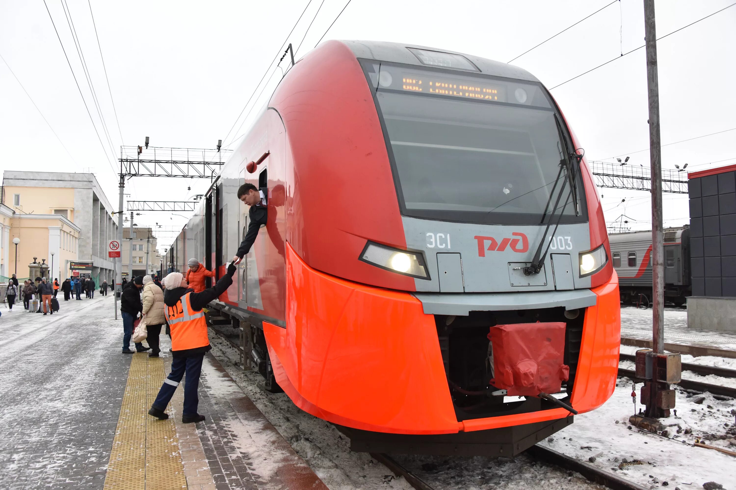 Поезд Ласточка Тюмень. Поезд Ласточка Пермь-Екатеринбург. Ласточка ЕКБ Тюмень. Ласточка Тюмень Екатеринбург.