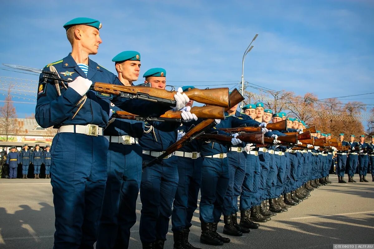 РВВДКУ рота почетного караула. РПК РВВДКУ. Рязанское высшее воздушно-десантное командное училище. Знамя РВВДКУ. Сайт рязанского воздушно десантного училища