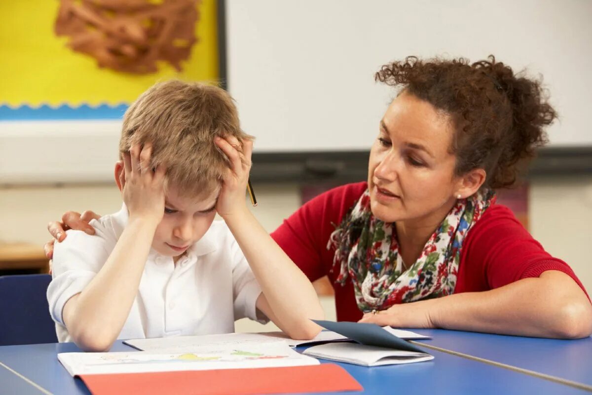 Speak when teacher. Педагог и дети. Учитель и дети. Беседы учителя. Учитель беседует с детьми.