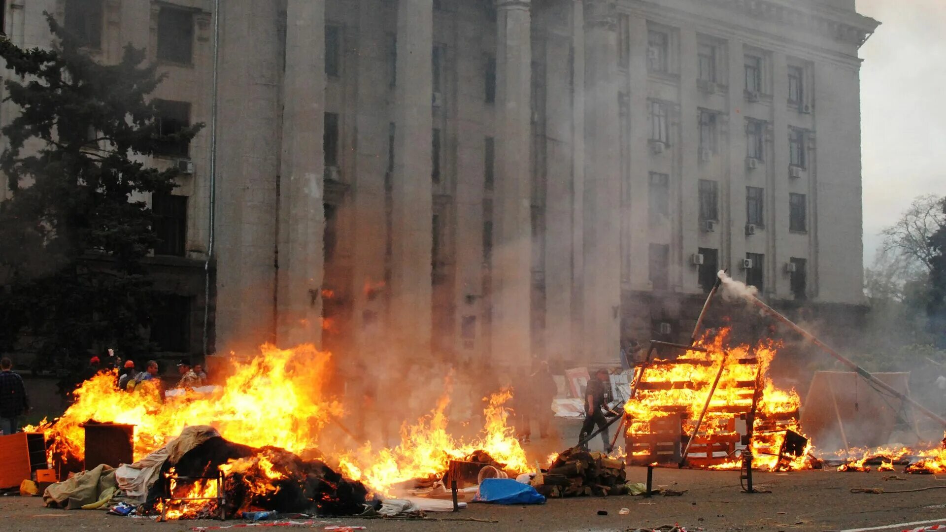 Майдан профсоюзов. Дом профсоюзов в Одессе 2 мая 2014. Одесса 2014 дом профсоюзов. Дом профсоюзов в Одессе 2023. Одесса 2 мая 2014 года фото.