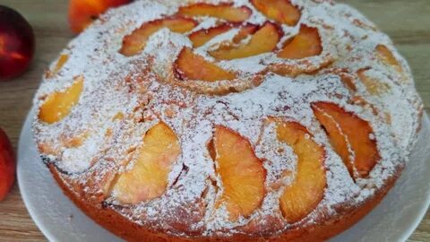 Пышная шарлотка с персиками