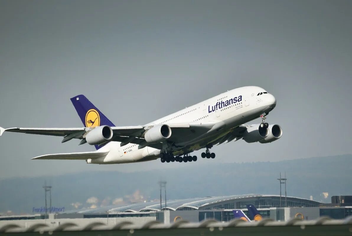 Авиационный транспорт страны. Airbus a380. A380 800 Lufthansa. Самолет, Airbus, a380, Lufthansa, Люфтганза. Airbus a380 900 Neo.