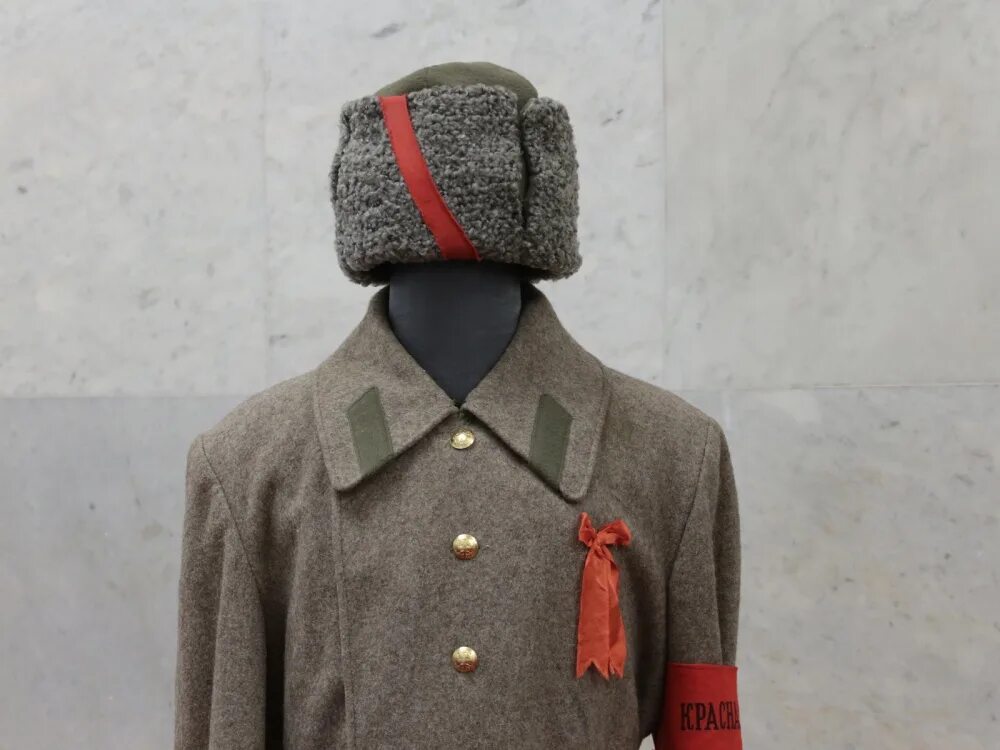 Герой шинели 6 букв. Шинель ркм 1941. Солдат красной армии 1917. Униформа красной армии 1917-1922. Шинель комначсостава ркка.