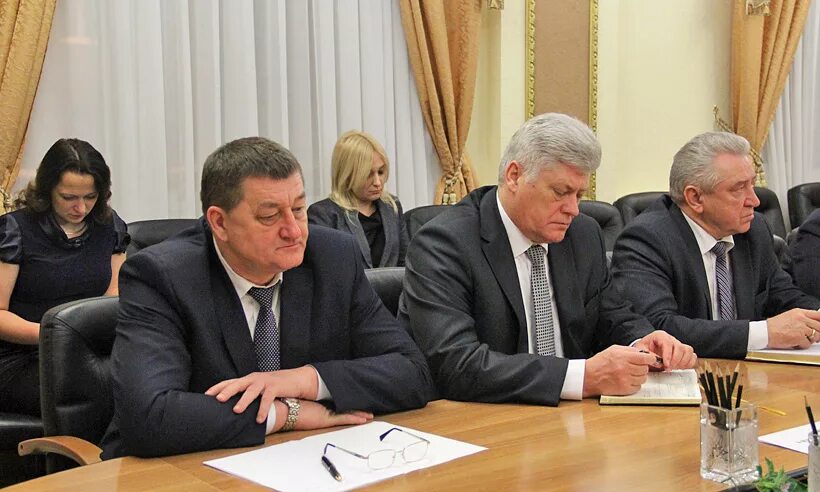 Управление имущественных отношений брянской области. Управление имущественных отношений брянской области карелина с. Карелина управление имущественных отношений. Управление имущественных отношений брянской области карелина с. Орелстрой управление.