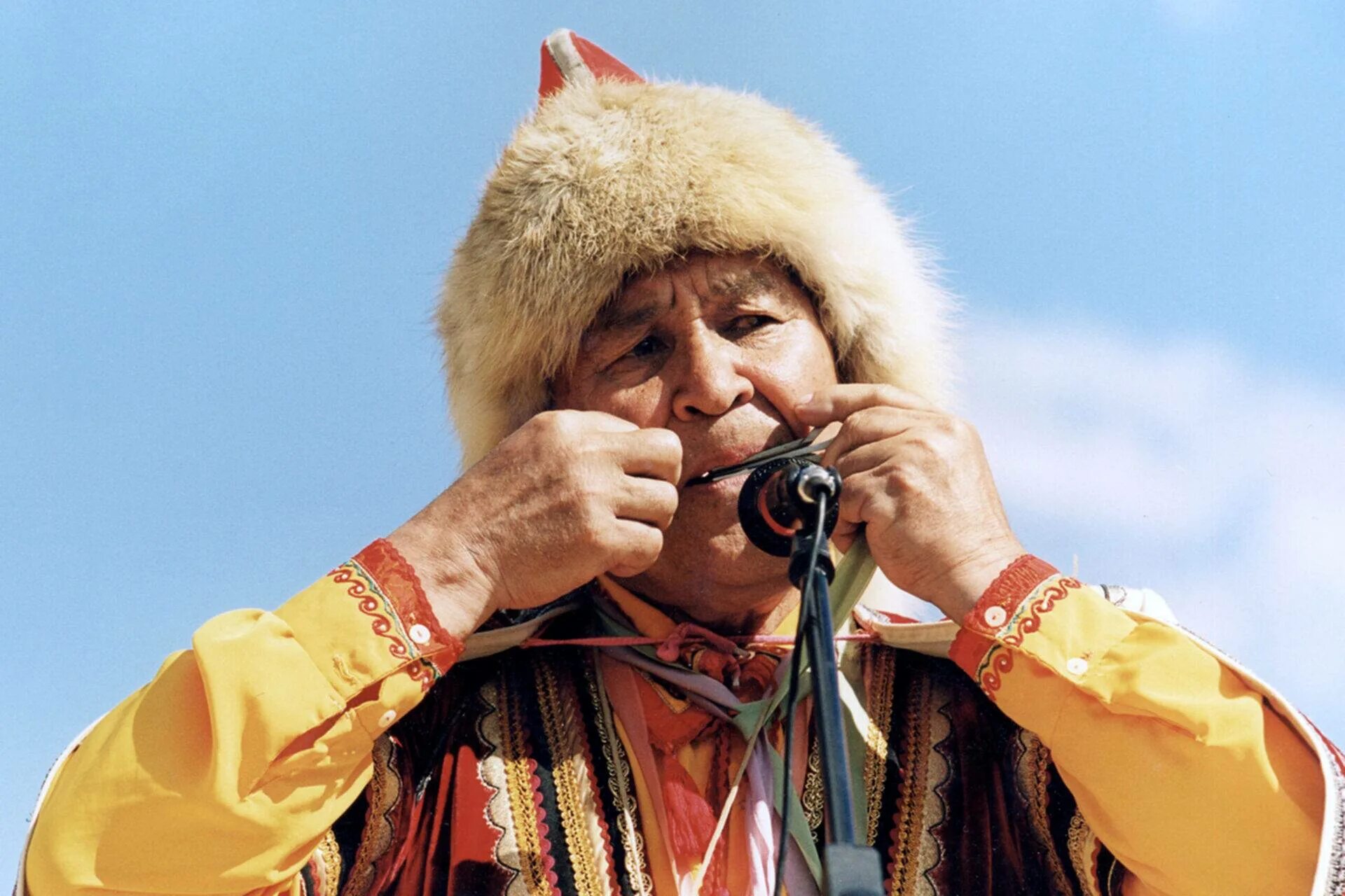 Горловое пение башкир. Горловое пение шаман буряты. Горловое пение башкир современное. Горловое пение бурятия. Башкирский народный инструмент кубыз.