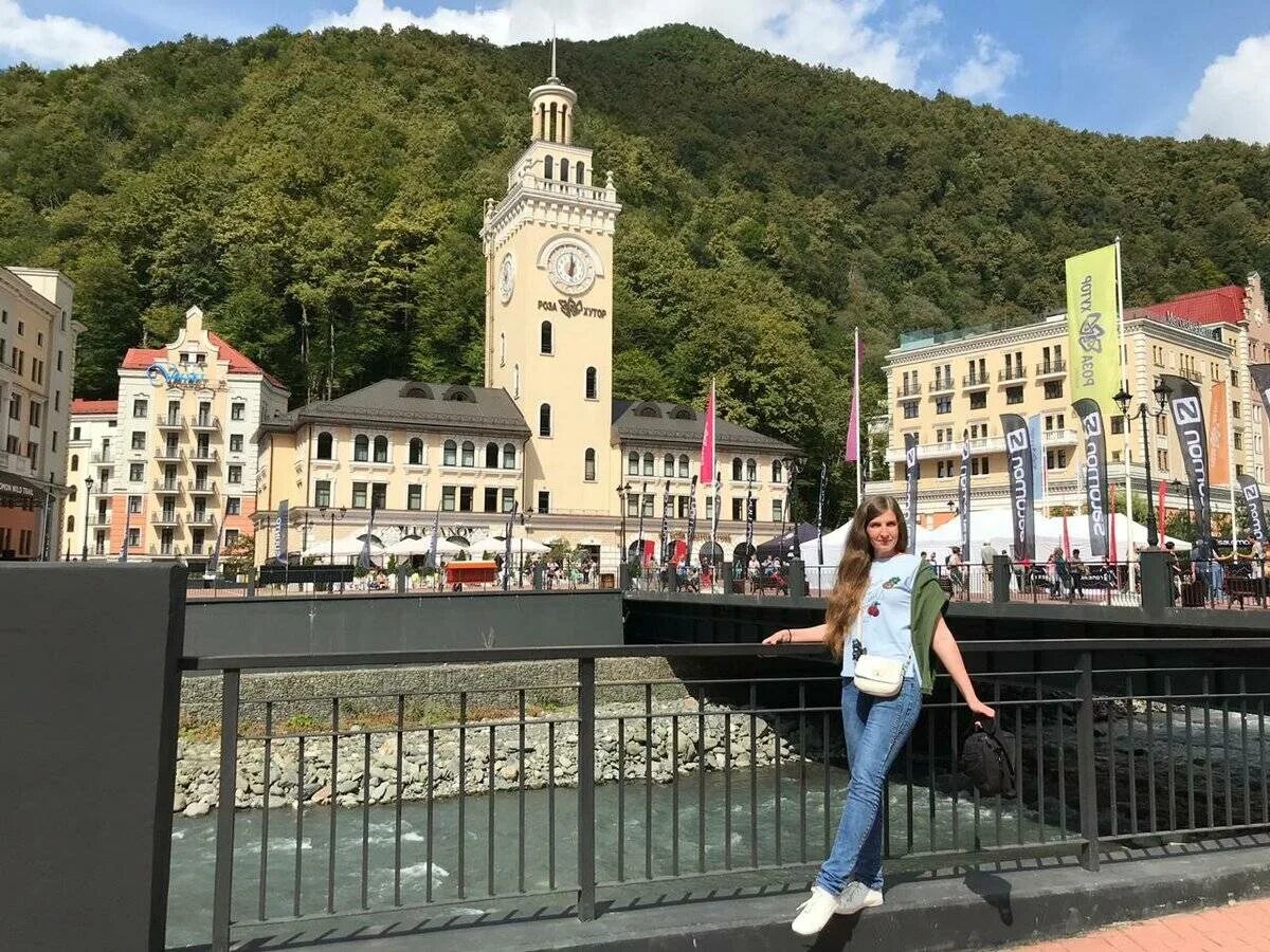 Экскурсия на красную поляну. Роза хутор красная поляна летом. Красная поляна роза хутор. Родельбан роза хутор. Хаски сочи красная поляна.