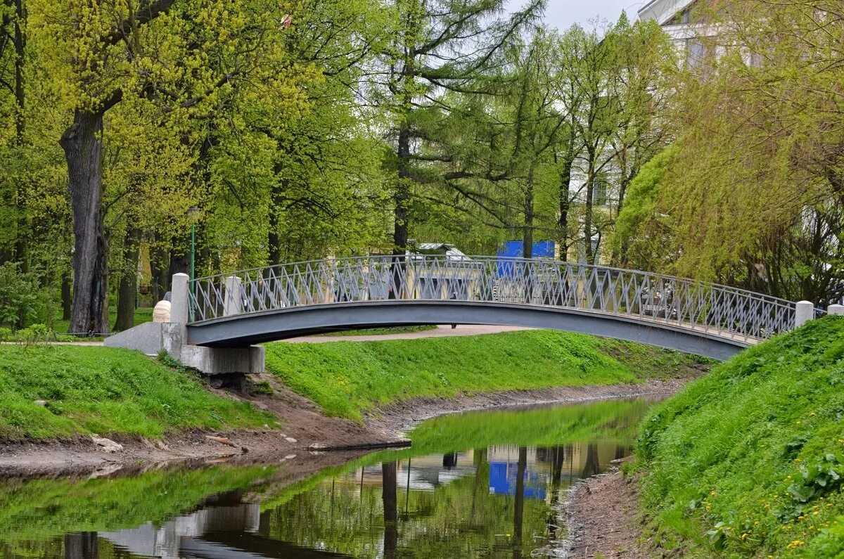 таврический сад мостик. таврический парк спб. таврический сад в санкт-петербурге лето. таврический сад в санкт-петербурге. таврический сад бесплатный.