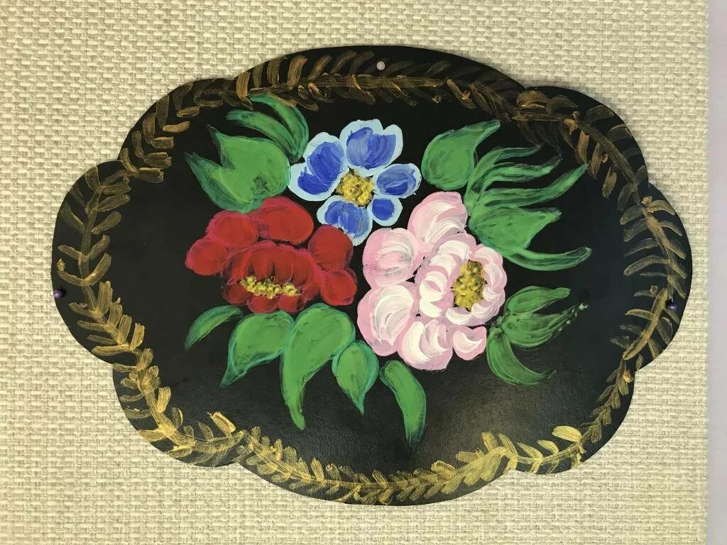 Жостовский поднос поэтапно 5 класс. Расписной жостовский поднос эскиз. Жостовские подносы роспись поэтапное рисование. Эскиз росписи подноса. Жостовская роспись для дошкольников.