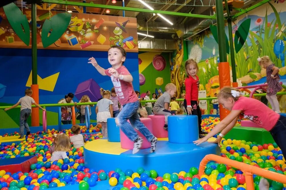 Куда сходить в кирове развлечься. Юркин парк киров американские горки. Куда сходить в кирове развлечься. Замания киров воровского. Куда сходить в кирове развлечься.