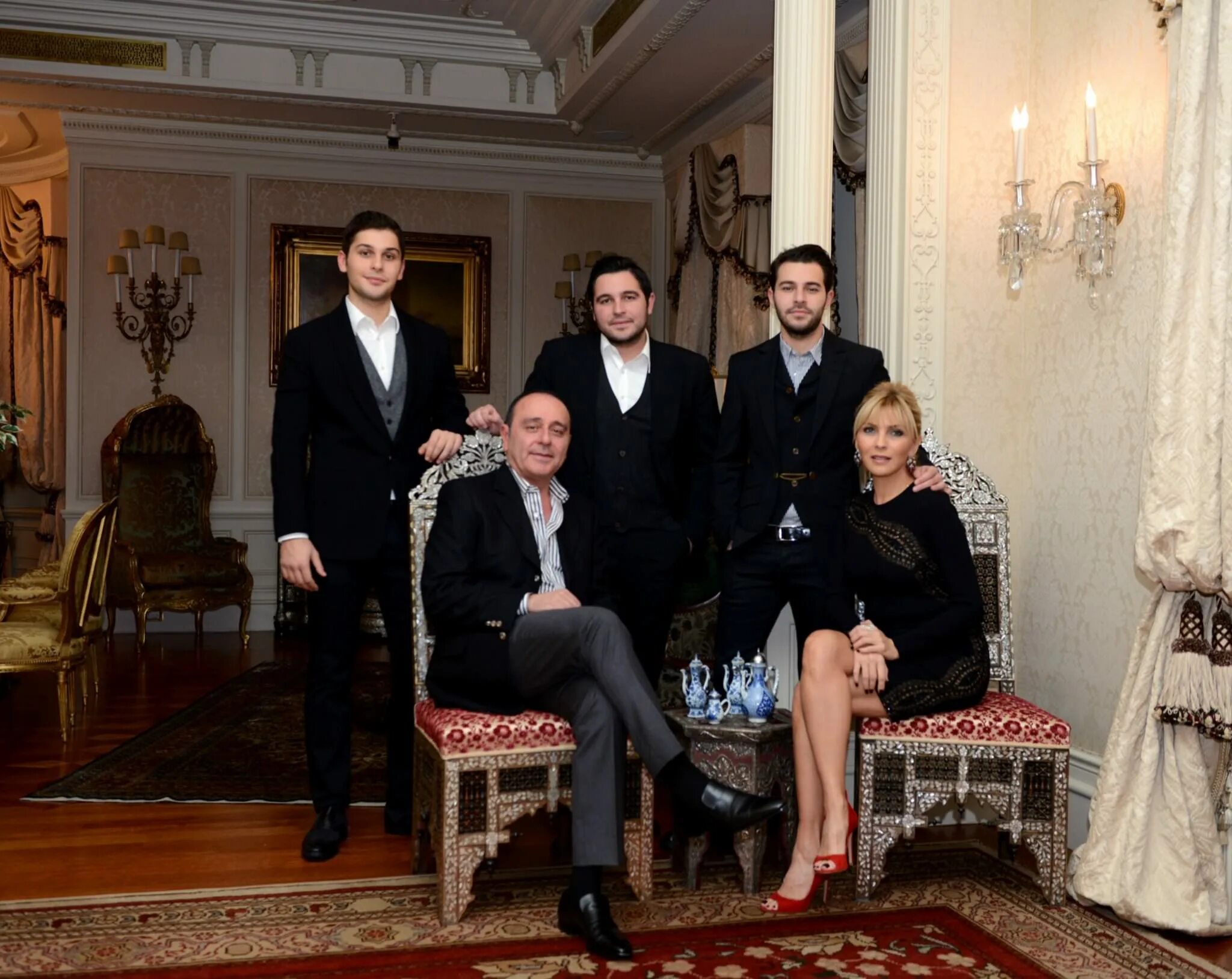 как называется богатая семья. французская семья. богатая семья. дети из богатых семей. как называется богатая семья.