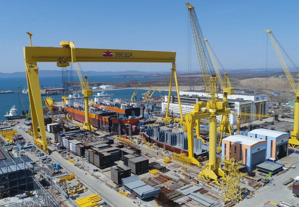 Верфь роснефти на дальнем востоке. Верфь роснефти на дальнем востоке. Плавучий док двз звезда. Завод звезда большой камень док. Судостроительный комплекс сск звезда.
