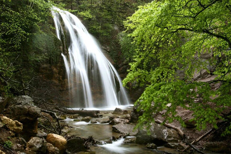 Водопады Крыма. Джур-Джур. Сыр Джур Джур Азбука Крыма. QR-код водопад Джур-Джур в Крыму. Кремасто неро водопад