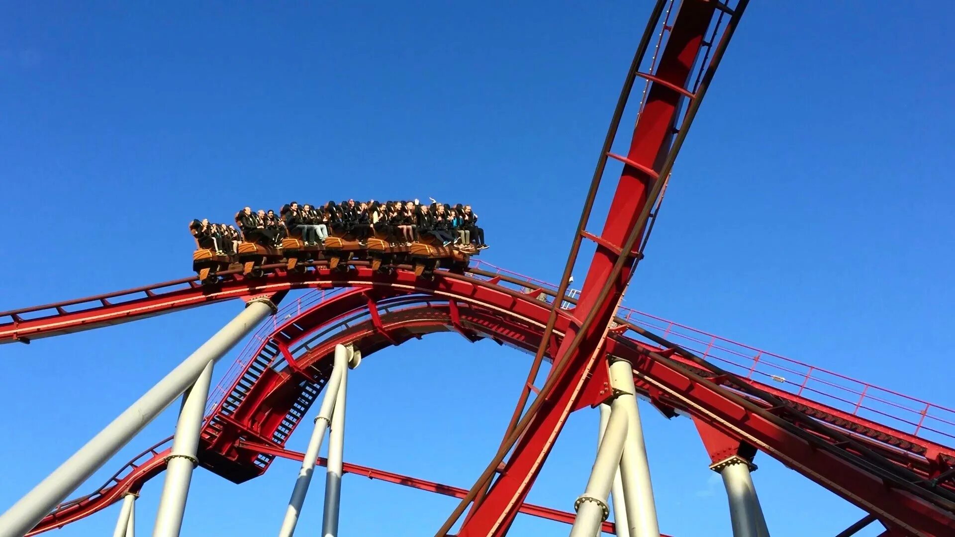 Парк атрак аттракционов. Парк Тиволи аттракцион Roller Coaster. Парк Тиволи Копенгаген аттракционы. Американская горка демон в парке Тиволи.