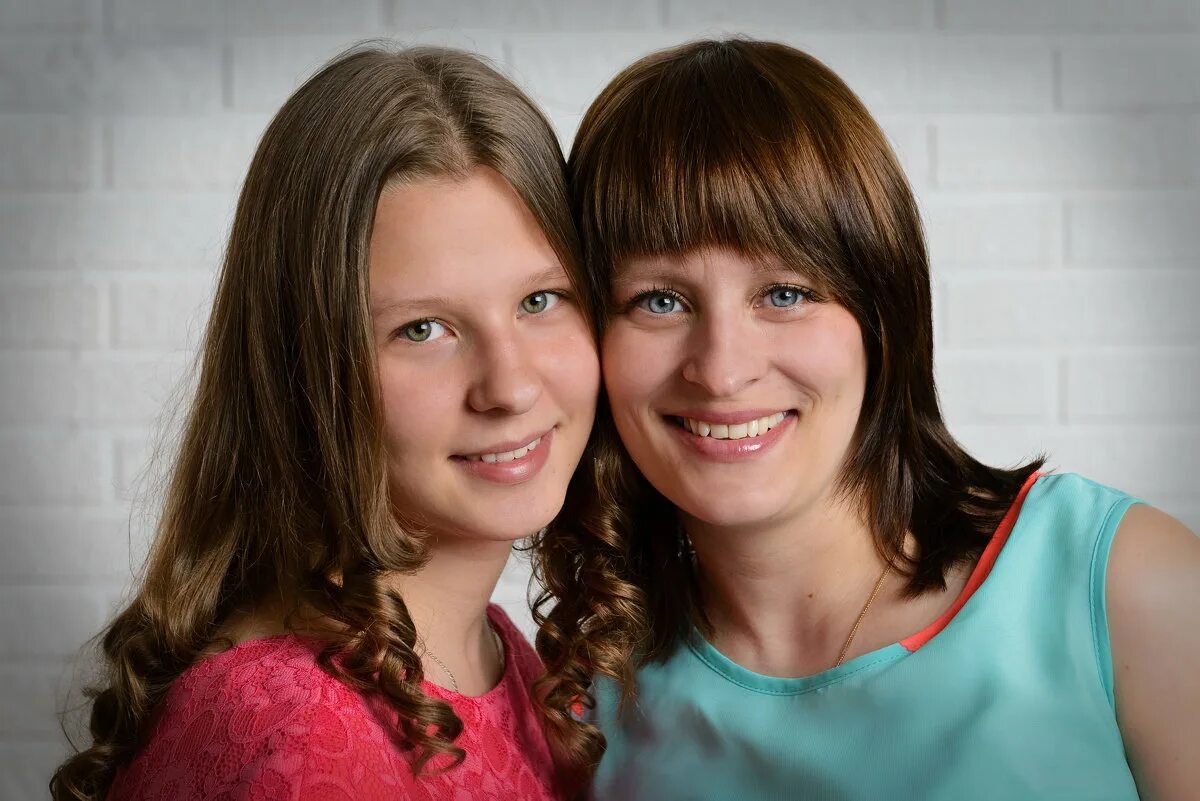 реальные мама дочь. дочь домашнее. красивые мама и дочка подросток. похожа на маму. мамама и дочь домашнее.