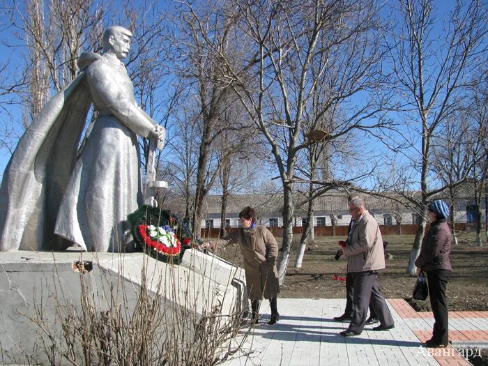 Станица Новосергиевская Крыловский район. Станица Новосергиевская Крыловский район Краснодарский. Памятники в станице Новосергиевской Крыловского района. Ст.Новосергиевская памятник.